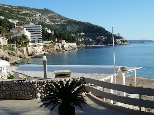 Panoramic luxurious 4-star apartment with terrace and bbq in Dubrovnik center