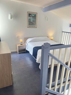 2 makuuhuonetta, silitysrauta/-lauta, vauvan matkasänky, ilmainen Wi-Fi