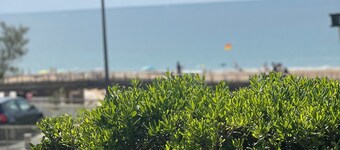 Beachfront Sea view Parking 2 rooms 2 persons 4 persons Barbecue WIFI