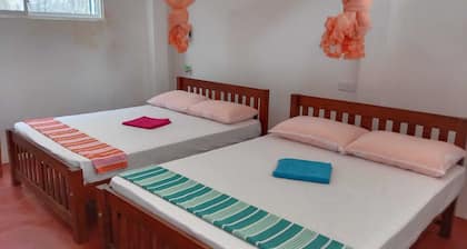 Happy Stay Holiday Inn-In the center of Hikkaduwa city