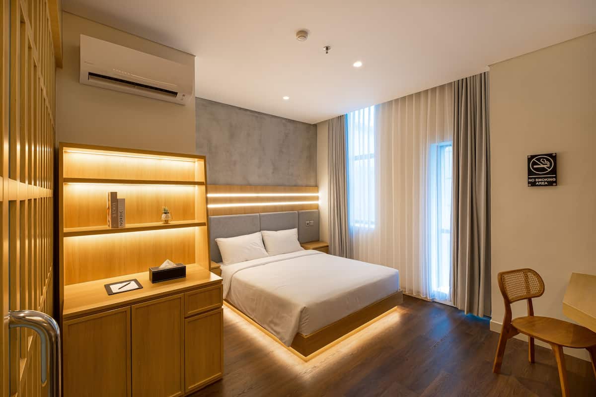 Grand tweepersoonskamer | Een bureau, een laptopwerkplek, gratis wifi, beddengoed