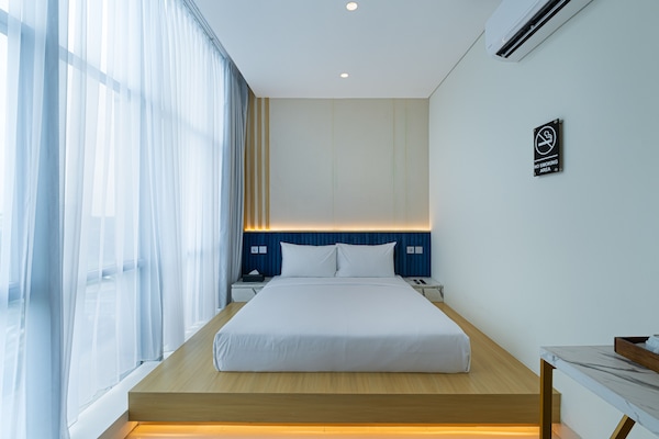 Bureau, espace de travail pour ordinateur portable, Wi-Fi gratuit