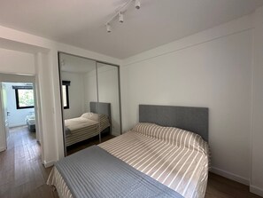 2 habitaciones, tabla de planchar con plancha y wifi gratis 