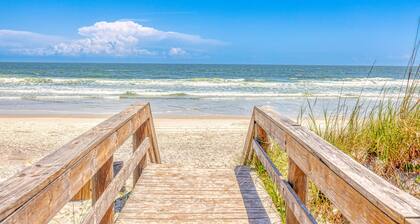 Jax Beach Paradise – Walk to Beach, Bikes Included, and Pet Friendly!