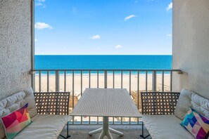 Outdoor dining - Quay-Cute 3 Bedroom Oceanfront Condo (Ocean City)