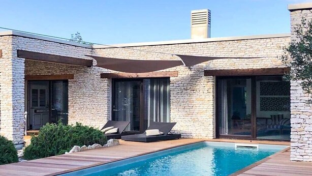 A modern house with a swimming pool, stone walls, and large windows. - Villa Bohème-chic-Villa-Private Bathroom-Deluxe (Bonifacio)