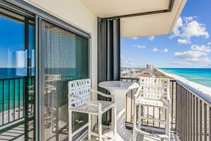 Property grounds - Salt & Serenity-Sundunes 181 Dazzling Beachfront, Bright, Fresh Condo! (Navarre Beach)