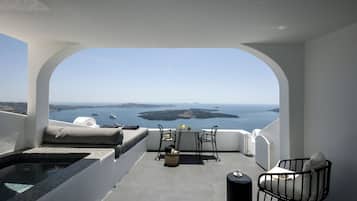 Cave Collection with hot tub & Caldera View | Terrace/patio