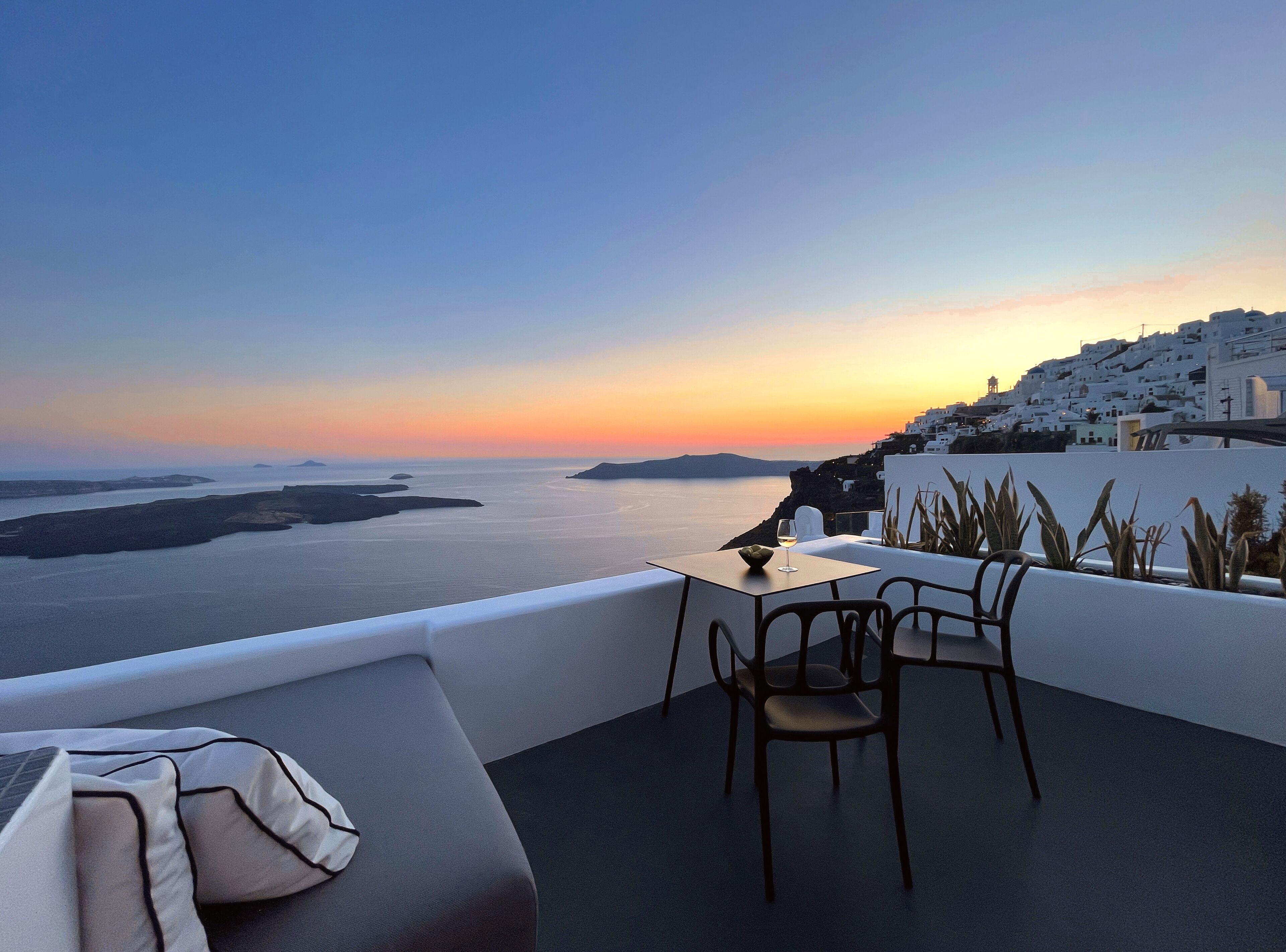 Zeal Dome with hot tub & Caldera View | Terrace/patio