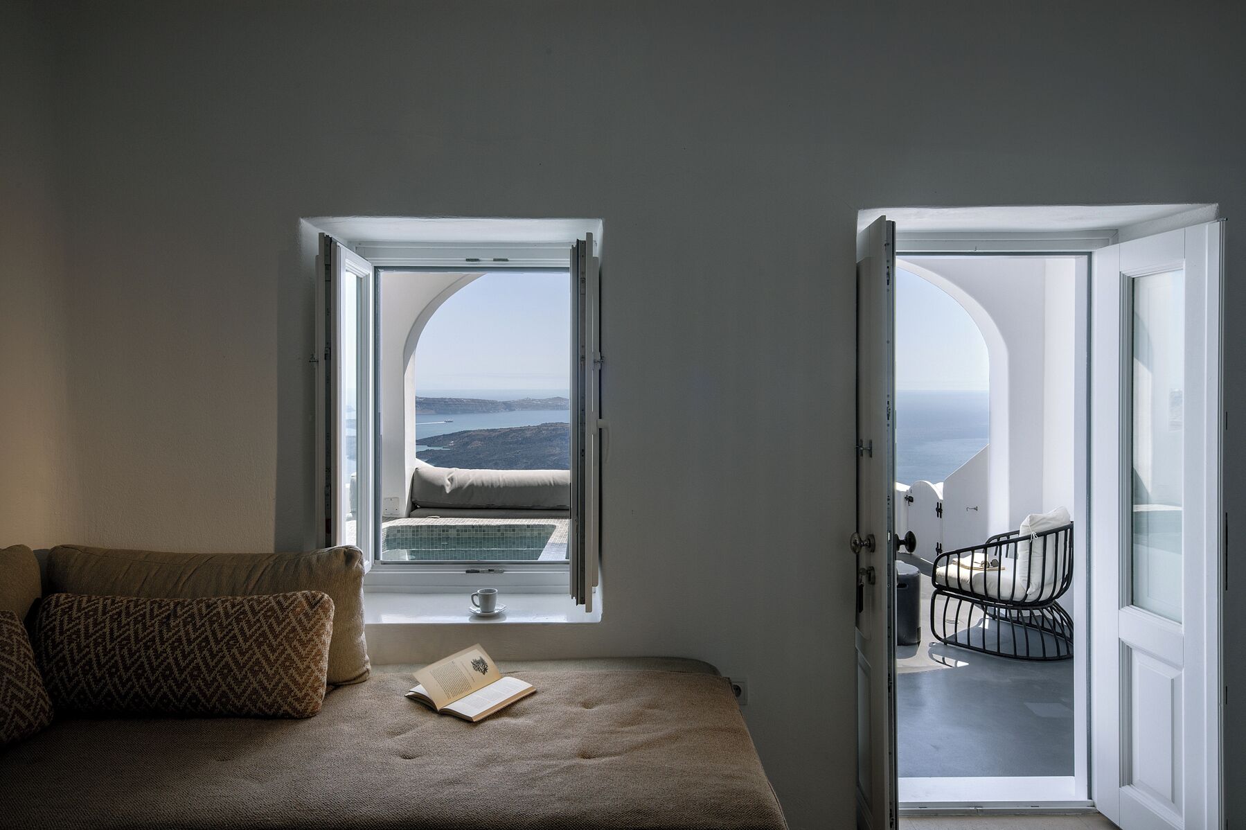 40-inch Smart TV with cable channels, TV