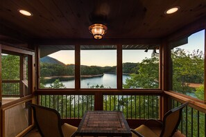 Dining - Lake Cliff Retreat on Fontana Lake (Bryson City)