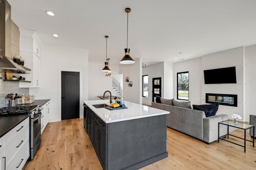 Modern! New! Built! Duplex! For Families! In Clt! 3 Bedroom Duplex by Redawning