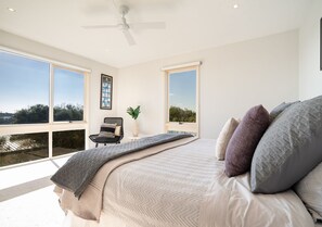3 bedrooms, WiFi - Perched at one of the highest points in Rye (Sleeps 11) (Rye)