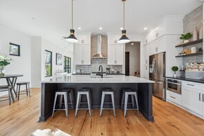 House, 3 Bedrooms | Private kitchen | Fridge, oven, coffee/tea maker - New! Built! Duplex! In Clt! Perfect For Families! 3 Bedroom Duplex by Redawning (Charlotte)