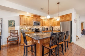 Condo, 4 Bedrooms | Private kitchen | Fridge, oven, coffee/tea maker, toaster