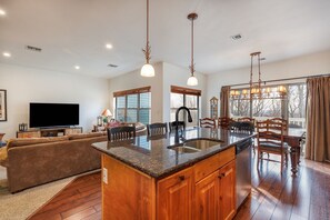 Condo, 4 Bedrooms | Private kitchen | Fridge, oven, coffee/tea maker, toaster