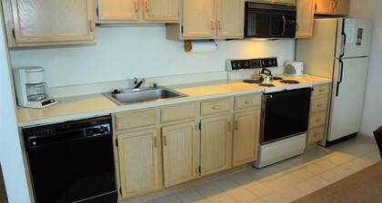 Seven Springs 3 BR Condo, Mountain Views! by RedAwning - Save 10% on 3 Nights, 15% on 5 Nights!