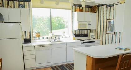 Seven Springs 2 BR Deluxe Condo, Mountain Views! by RedAwning - Save 10% on 3 Nights, 15% on 5 Nights!