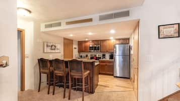 Condo, 2 Bedrooms | Private kitchen | Fridge, oven, coffee/tea maker, toaster