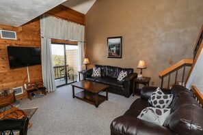Condo, 1 Bedroom | Living area