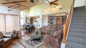 Condo, 3 Bedrooms | Living area