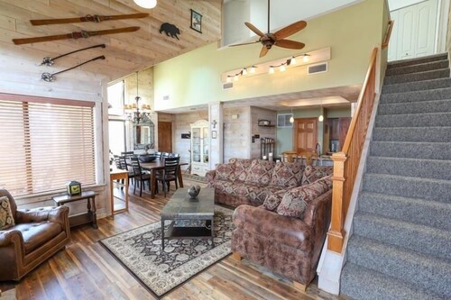 Seven Springs Sunridge 3 Bedrooms Premium Condo, Private Hot Tub! by RedAwning