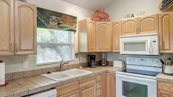 Casa de campo, 2 quartos | Cozinha privada | Geladeira, fogão, cooktop, cafeteira/chaleira