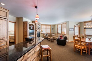 Condo, 3 Bedrooms | Living area