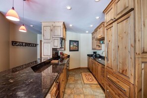Condo, 3 Bedrooms | Private kitchen