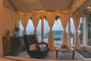 1 Schlafzimmer, hochwertige Bettwaren, individuell eingerichtet