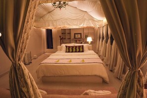 1 Schlafzimmer, hochwertige Bettwaren, individuell eingerichtet