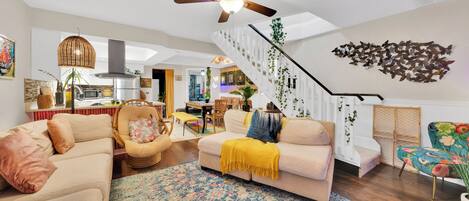 Smart TV, books, stereo