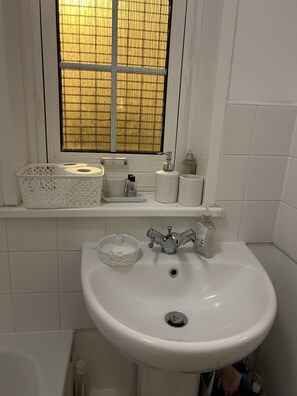 Bathroom - Nice 1 bed flat close to central London. Shepherd’s Bush (London)
