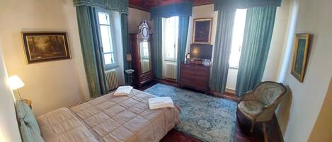 Chambre Exclusive | Fer et planche à repasser, Wi-Fi gratuit, draps fournis