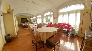 Free daily full breakfast 