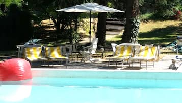 Seasonal outdoor pool, pool loungers