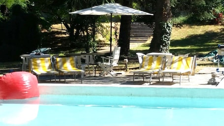 Seasonal outdoor pool, sun loungers