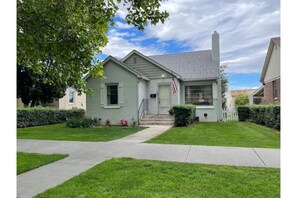 Exterior - Yote House across from College of Idaho (Caldwell)