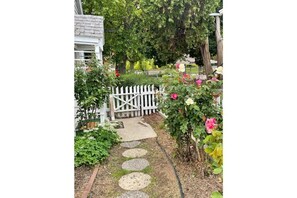 Property grounds - Yote House across from College of Idaho (Caldwell)