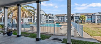 Prime Location close to Restaurants, NASA, Kemah, etc