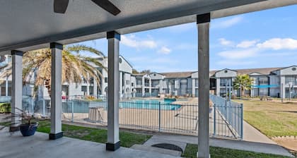Prime Location close to Restaurants, NASA, Kemah, etc