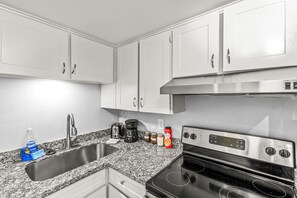 Private kitchen - Prime Location close to Restaurants, NASA, Kemah, etc (Seabrook)