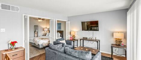 Iron/ironing board, travel cot, free WiFi