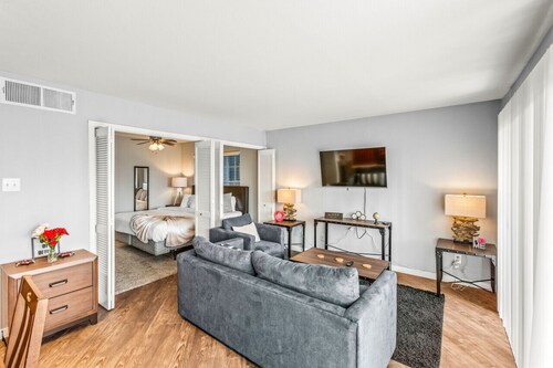 Prime Location close to Restaurants, NASA, Kemah, etc