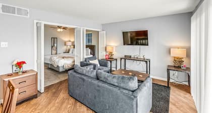 Prime Location close to Restaurants, NASA, Kemah, etc