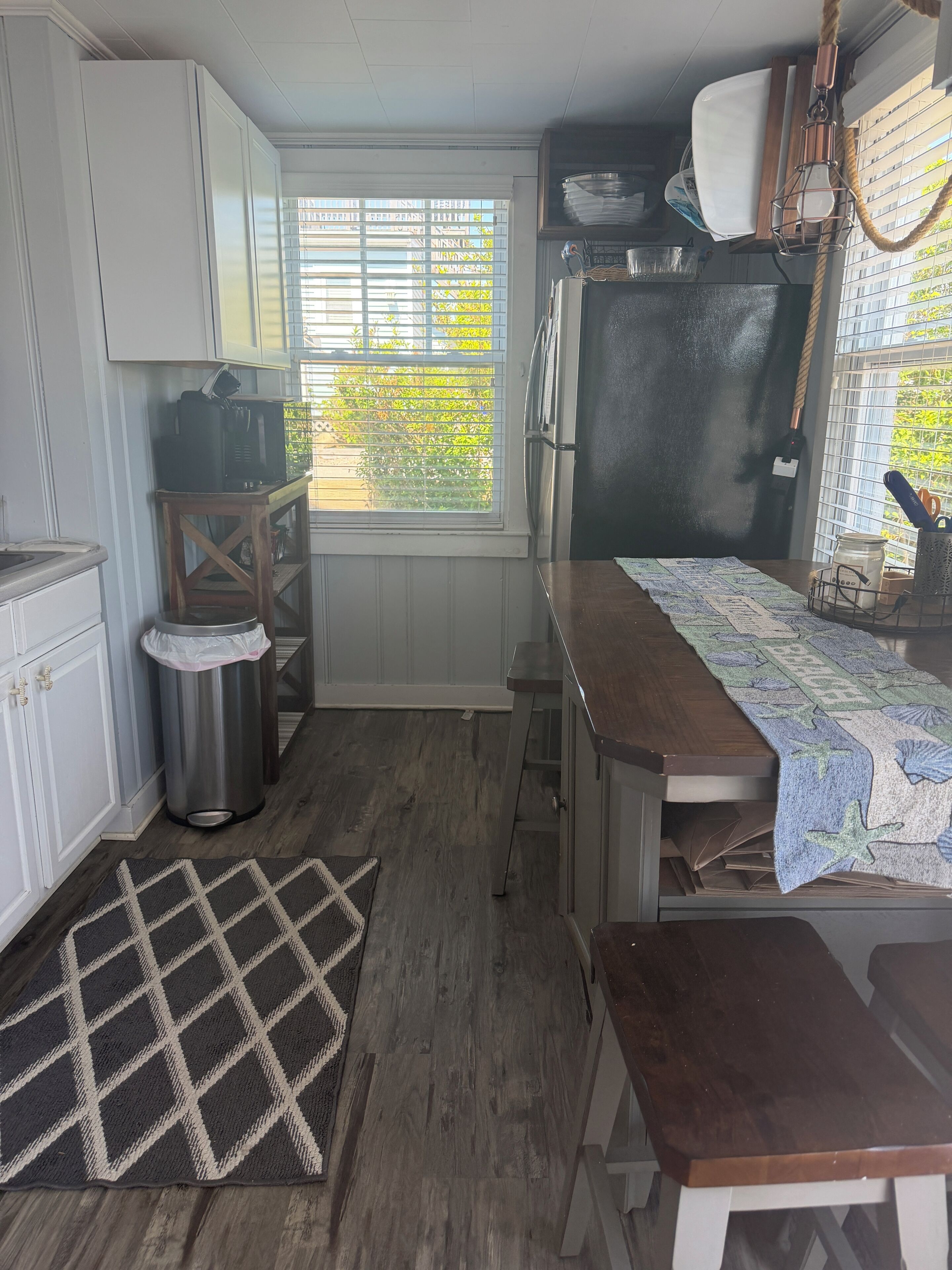 Fridge, microwave, dishwasher, cookware/dishes/utensils