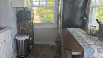 Fridge, microwave, dishwasher, cookware/dishes/utensils