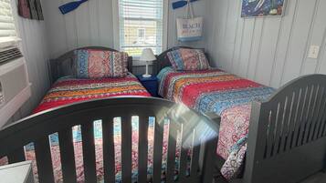 2 bedrooms, WiFi (free), bed sheets