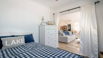 2 bedrooms, iron/ironing board, free WiFi, bed sheets