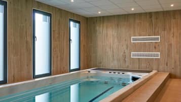 Indendørs pool